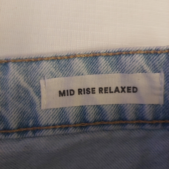 Cotton On Light Wash Rigid Denim Cut Off Mid Rise Relaxed Jean Shorts Size 6 - Picture 8 of 12